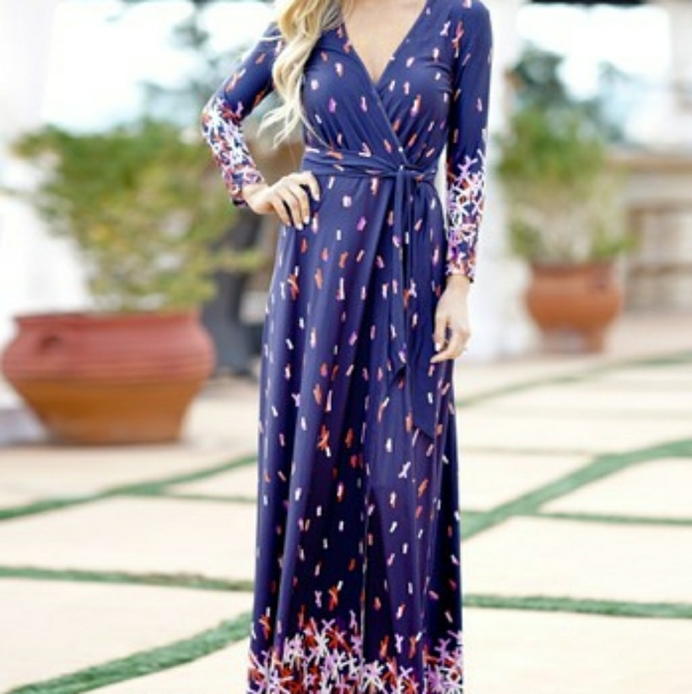 ⭐PLUS SIZE⭐ NAVY FLORAL SURPLICE MAXI DRESS
